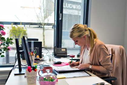 FACHMÄNNISCH KAUFMÄNNISCH.